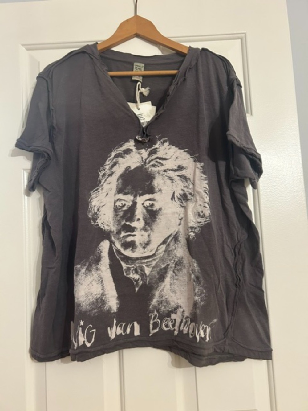 NWT- Magnolia Pearl Beethoven Portrait Julien Henley Top 2539 Ozzy